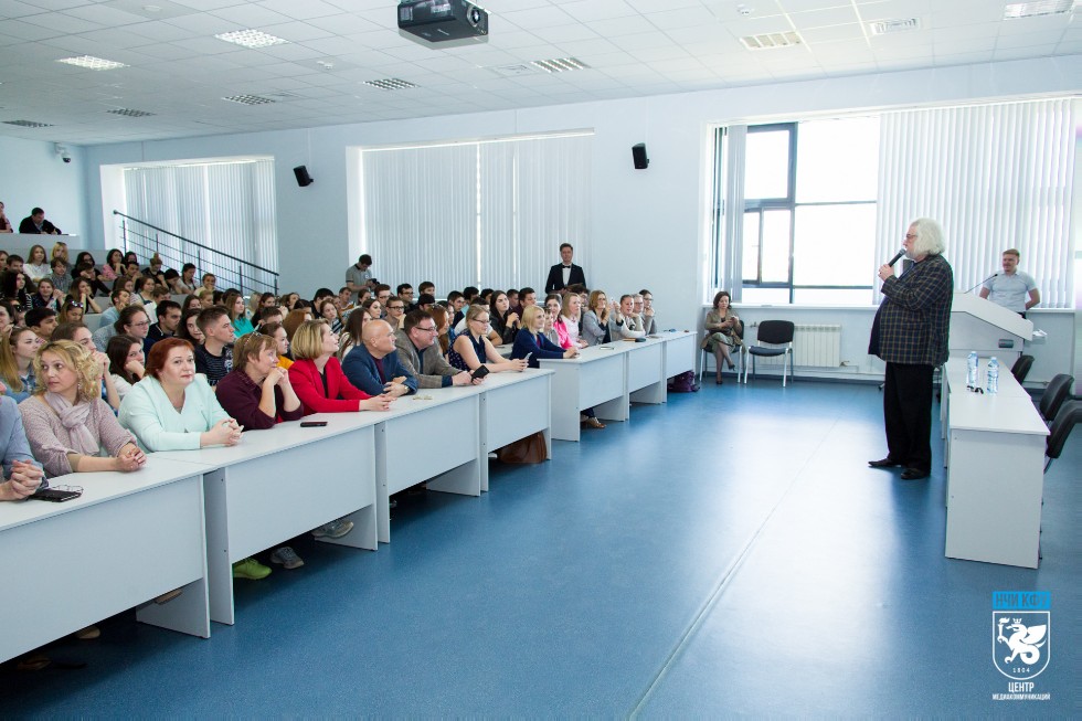 Андрей Максимов: 'Человек сам создаёт тот мир, в котором он живёт' Андрей Максимов: 'Человек сам создаёт тот мир, в котором он живёт'