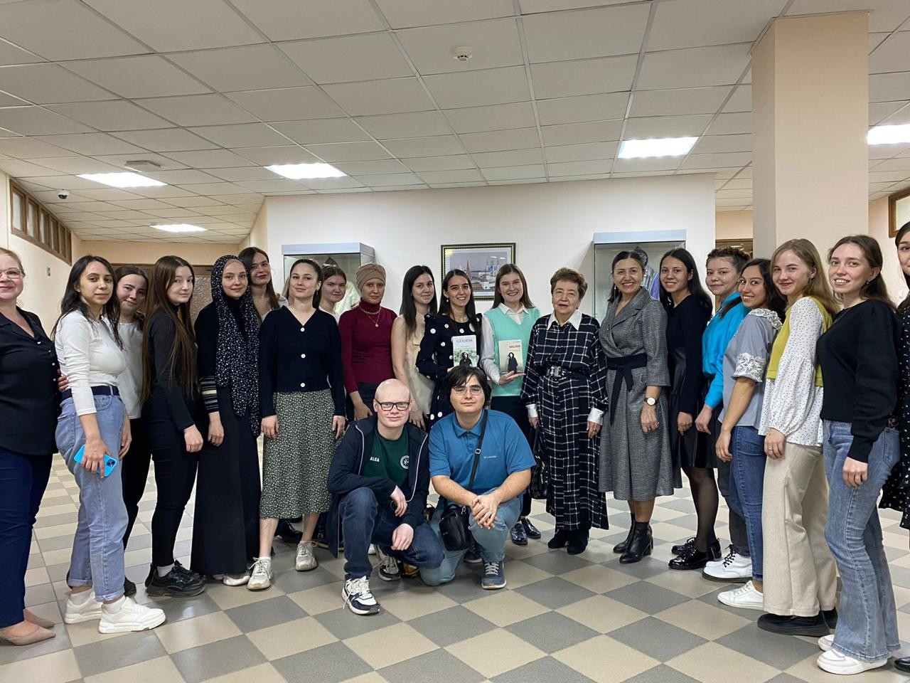 Институтыбызда прозаиклар белән очрашу үткәрелде Институтыбызда прозаиклар белән очрашу үткәрелде