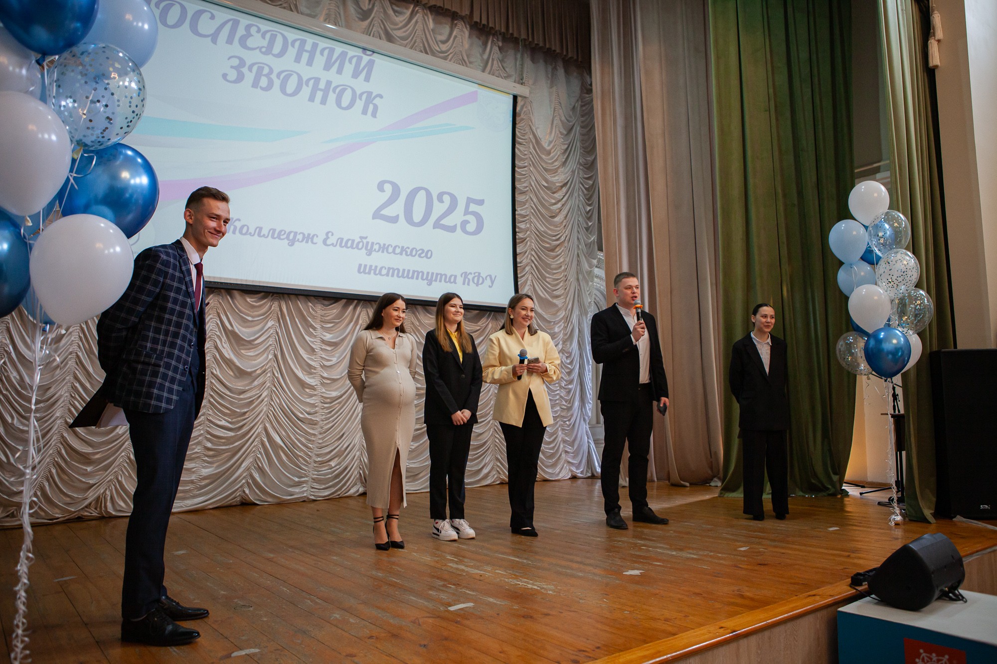 В Елабужском институте начинают звенеть последние звонки В Елабужском институте начинают звенеть последние звонки