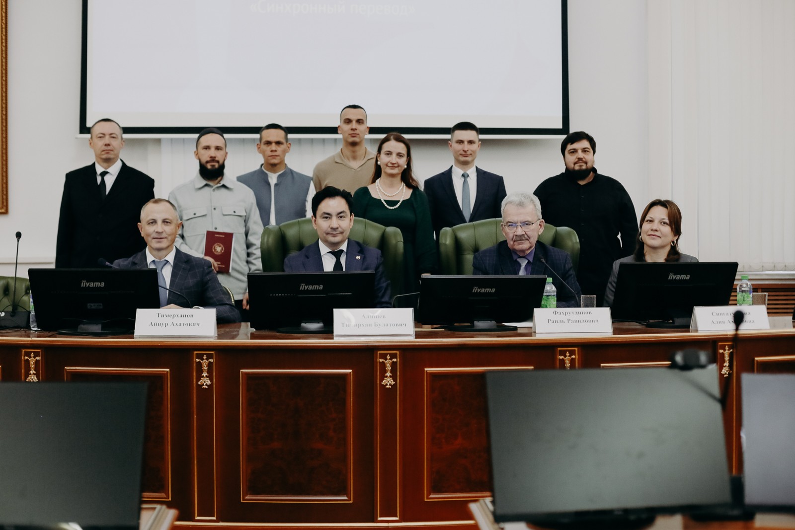 В Институте международных отношений, истории и востоковедения вручили дипломы по программе 'Синхронный перевод (арабский язык)' В Институте международных отношений, истории и востоковедения вручили дипломы по программе 'Синхронный перевод (арабский язык)'