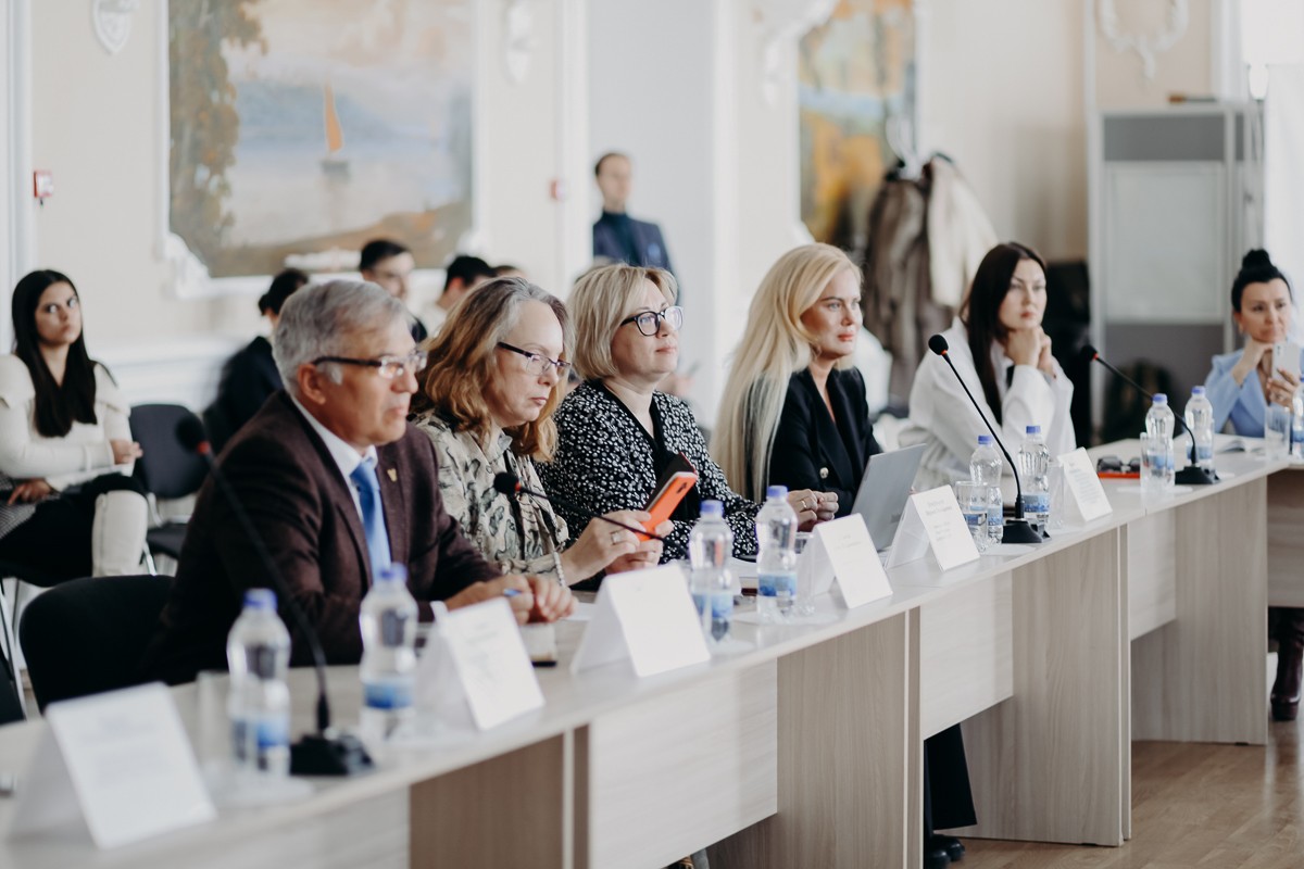 В ходе визита в КФУ послы африканских стран высоко оценили уровень российского образования В ходе визита в КФУ послы африканских стран высоко оценили уровень российского образования