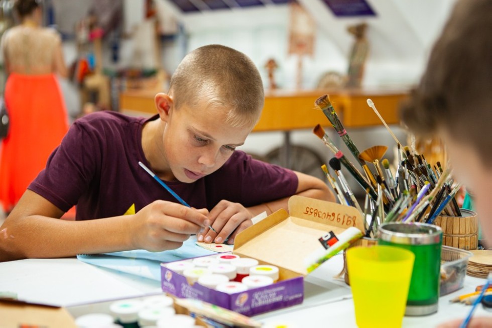 Университетская смена продолжает знакомиться с Елабугой Университетская смена продолжает знакомиться с Елабугой