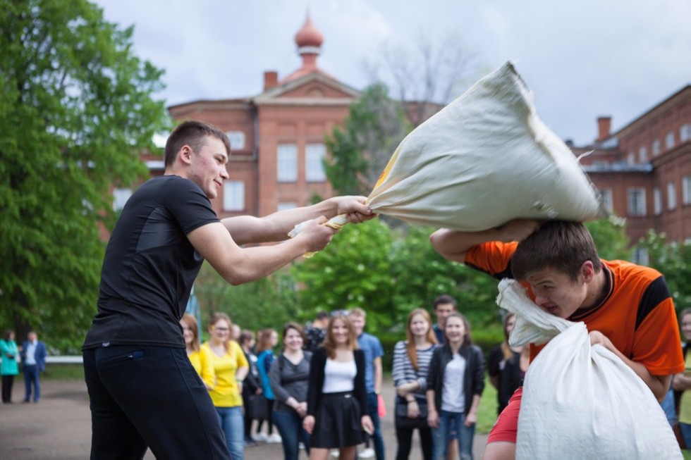 Молодежный Сабантуй отметили в Елабужском институте КФУ Молодежный Сабантуй отметили в Елабужском институте КФУ
