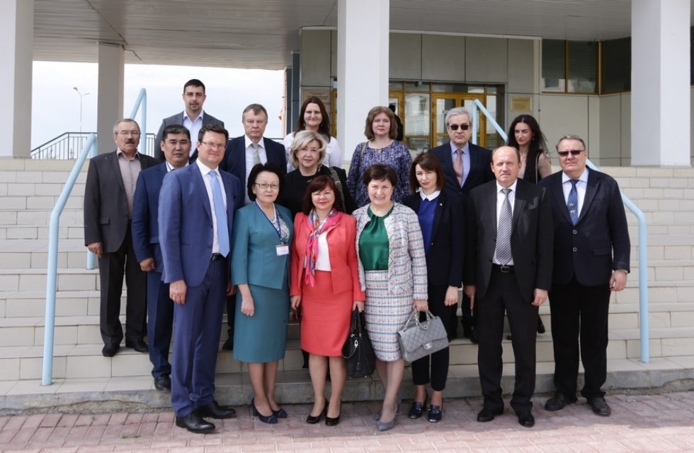 Проректор КФУ Д.Таюрский принимает участие в обсуждении тенденций развития федеральных университетов Проректор КФУ Д.Таюрский принимает участие в обсуждении тенденций развития федеральных университетов