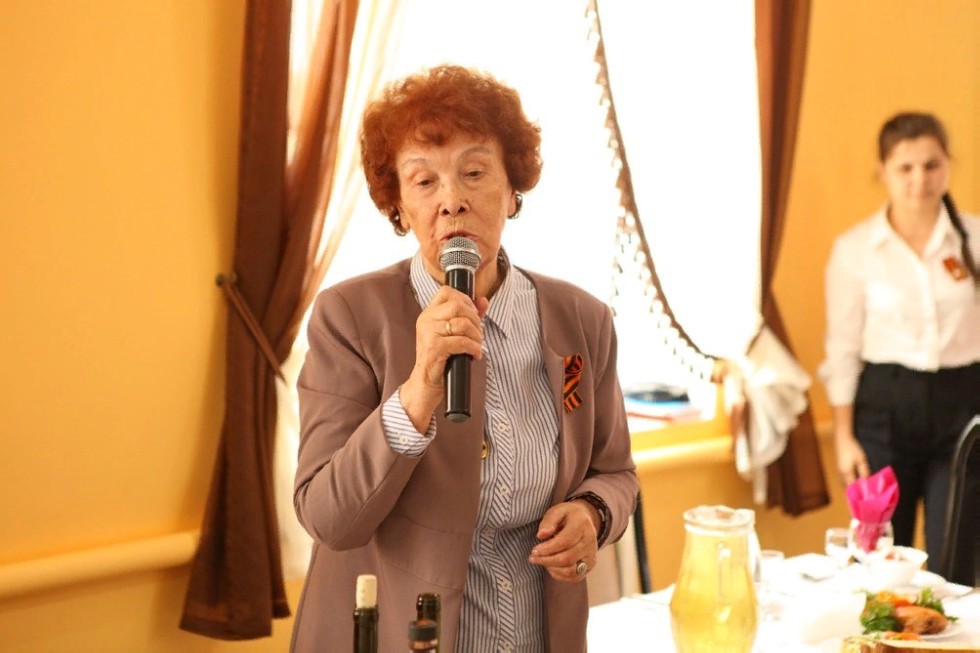 'Поклонимся великим тем годам': День Победы встретили в Елабужском институте КФУ 'Поклонимся великим тем годам': День Победы встретили в Елабужском институте КФУ