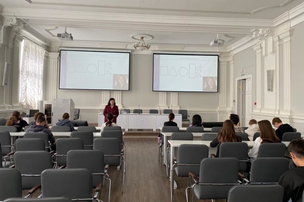 На элективном курсе 'Основы педагогики' обучающиеся психолого-педагогических классов Елабужского муниципального района Республики Татарстан определяют вектор профессионального развития педагога будущего На элективном курсе 'Основы педагогики' обучающиеся психолого-педагогических классов Елабужского муниципального района Республики Татарстан определяют вектор профессионального развития педагога будущего