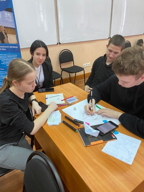 Преподаватели Елабужского института КФУ продолжают работу со школьниками психолого-педагогических классов г. Елабуги Преподаватели Елабужского института КФУ продолжают работу со школьниками психолого-педагогических классов г. Елабуги