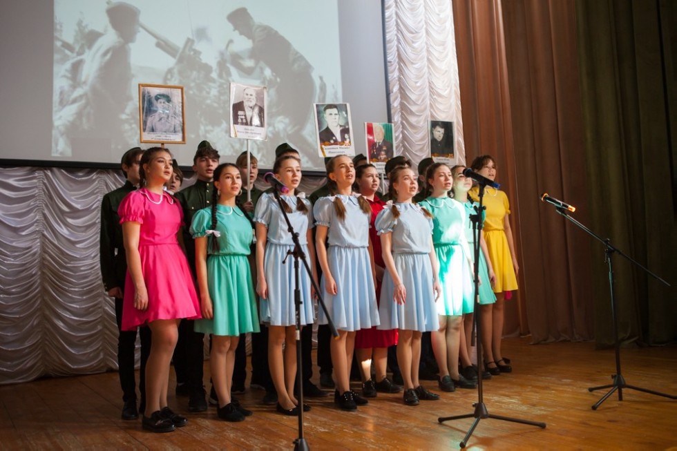 В 'Университетской' школе состоялся конкурс военно-патриотической песни 'Битва хоров' ,Елабужский институт КФУ
