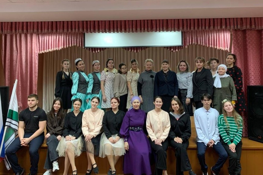 Студенты отделения филологии и истории представили постановку по пьесе Галиаскара Камала Студенты отделения филологии и истории представили постановку по пьесе Галиаскара Камала