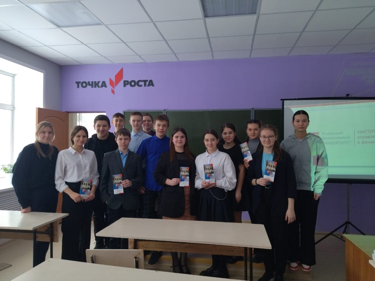 Студенты проводят профориентационную работу Студенты проводят профориентационную работу