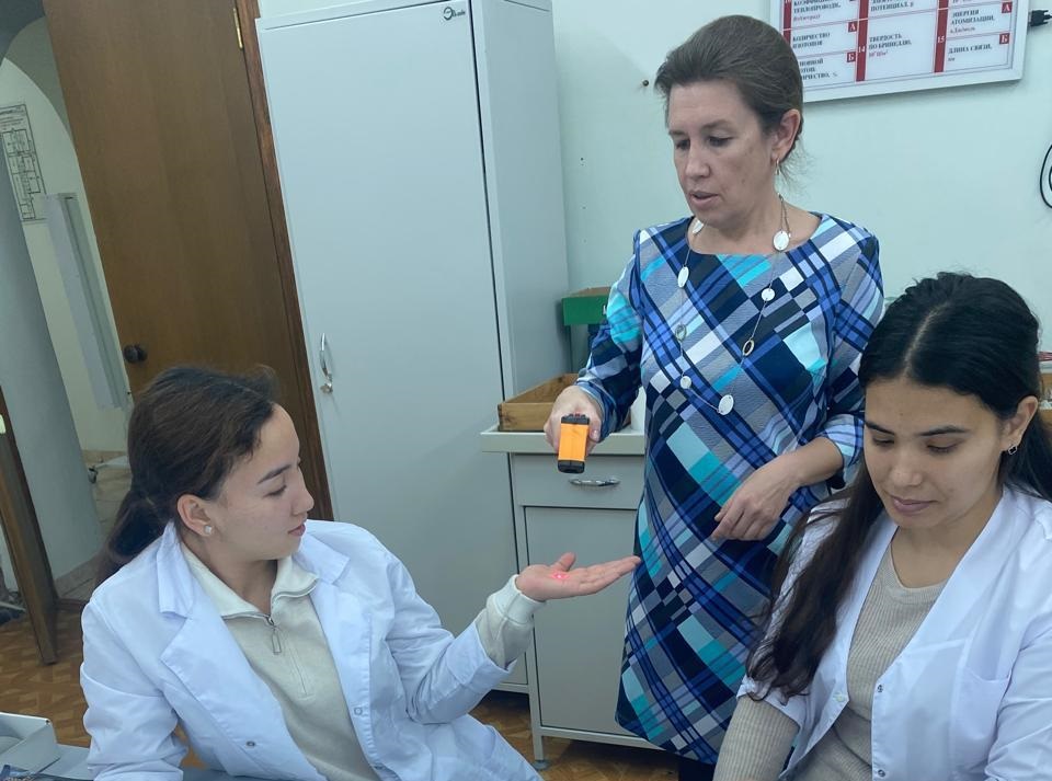 Студенты Елабужского института КФУ работают с детьми с особыми образовательными потребностями Студенты Елабужского института КФУ работают с детьми с особыми образовательными потребностями