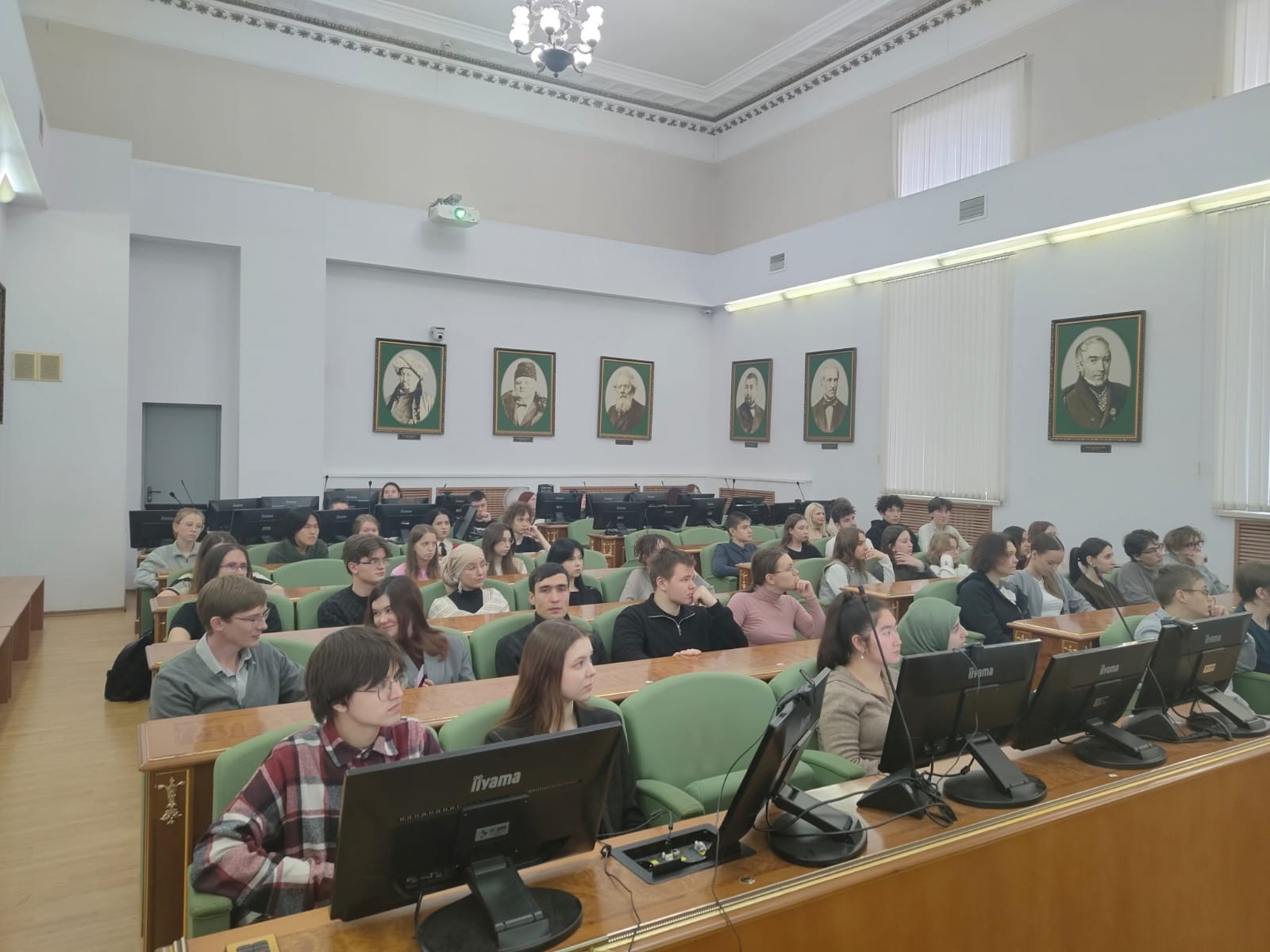 В ИМОИиВ состоялась публичная лекция Александра Полунова В ИМОИиВ состоялась публичная лекция Александра Полунова