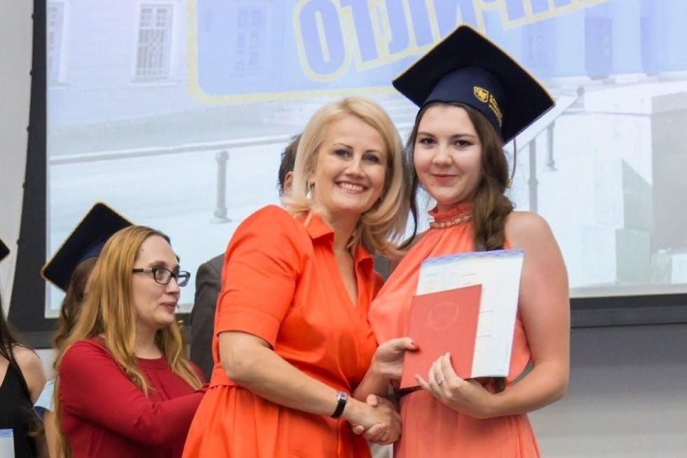 Graduates-honors of Elabuga Institute of KFU receive diplomas Magna cum Laude from the university top officials