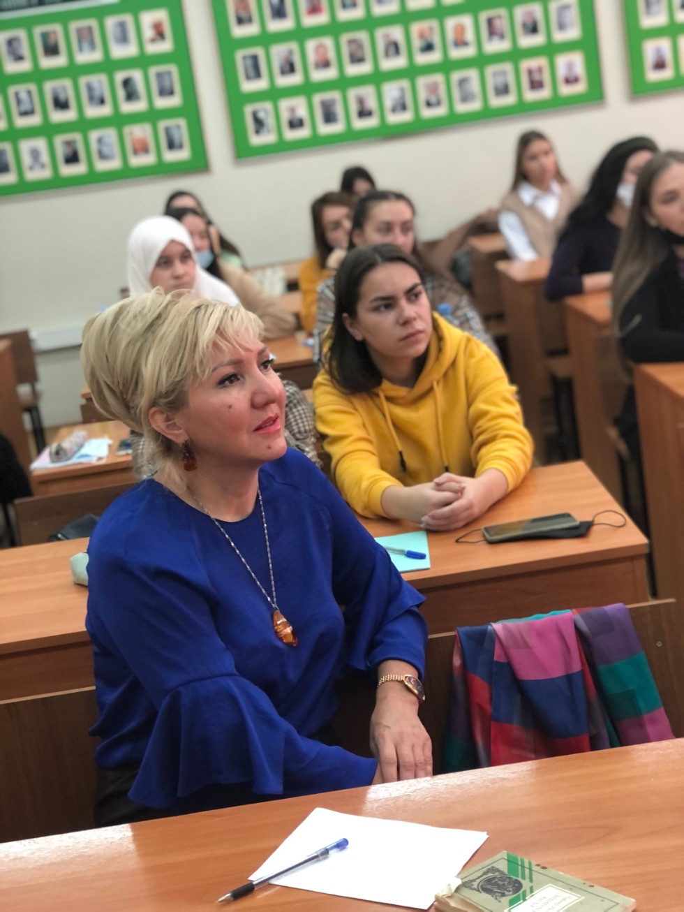 Шагыйрә Илсөяр Иксанова белән очрашу Шагыйрә Илсөяр Иксанова белән очрашу