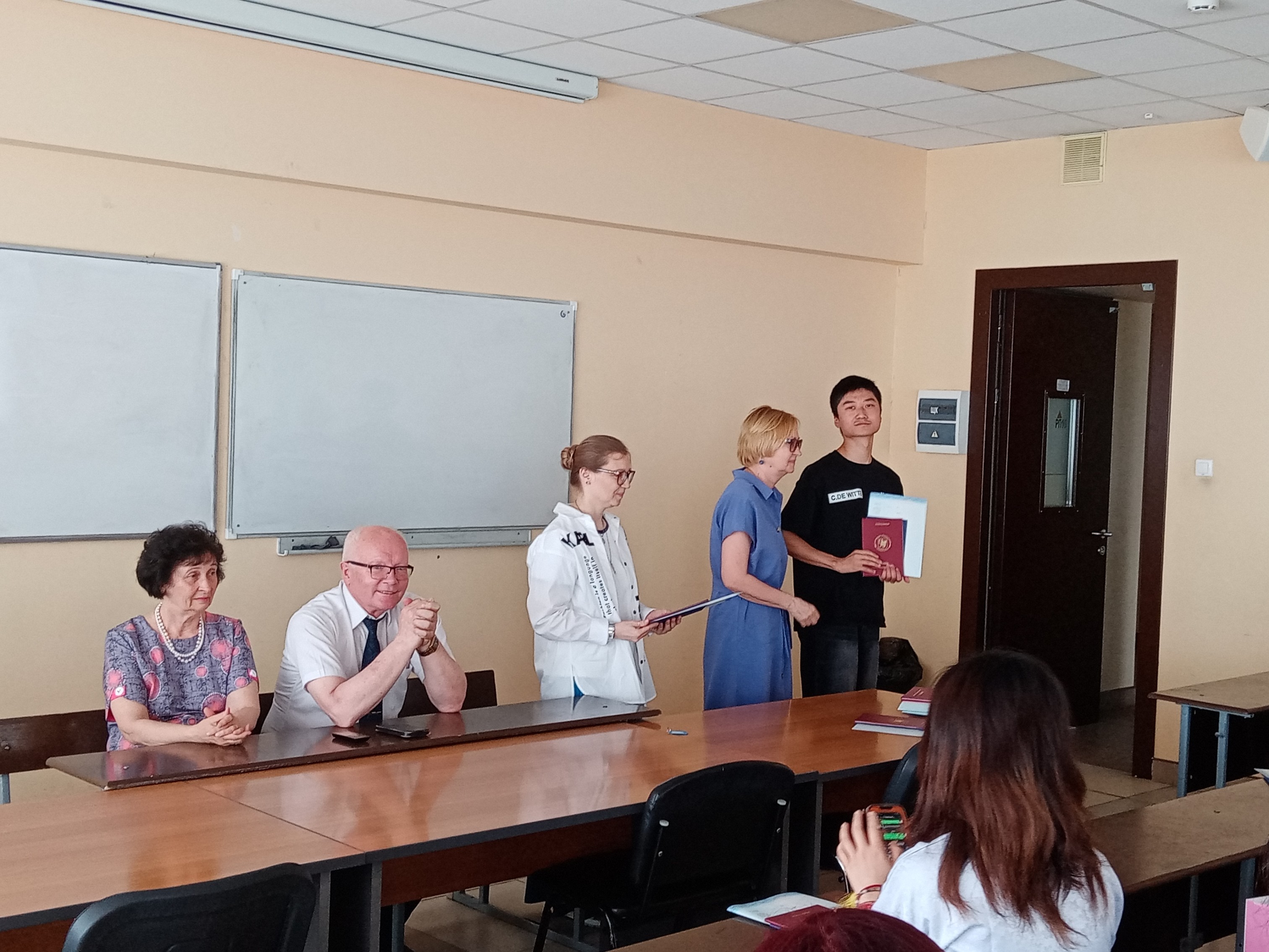 Торжественное вручение дипломов! Торжественное вручение дипломов!