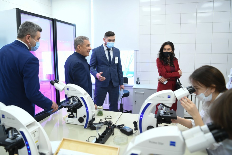 Открытие лаборатории биотехнологии растений в Республиканском центре выявления и поддержки одаренных детей и молодежи РТ по модели Образовательного центра 'Сириус' Открытие лаборатории биотехнологии растений в Республиканском центре выявления и поддержки одаренных детей и молодежи РТ по модели Образовательного центра 'Сириус'