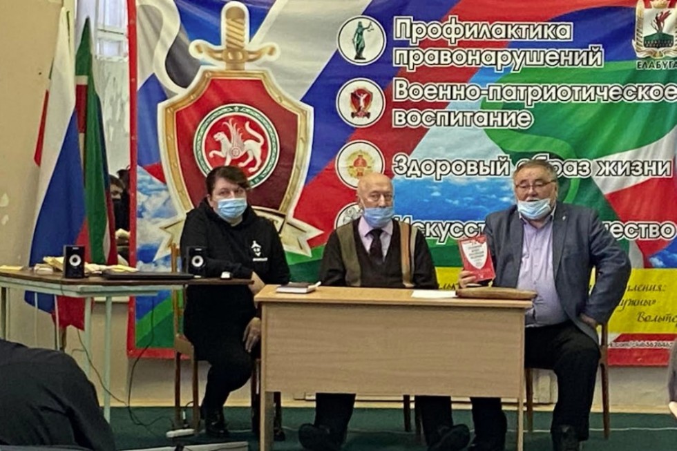 Студенты ЕИ КФУ приняли участие в круглом столе Студенты ЕИ КФУ приняли участие в круглом столе