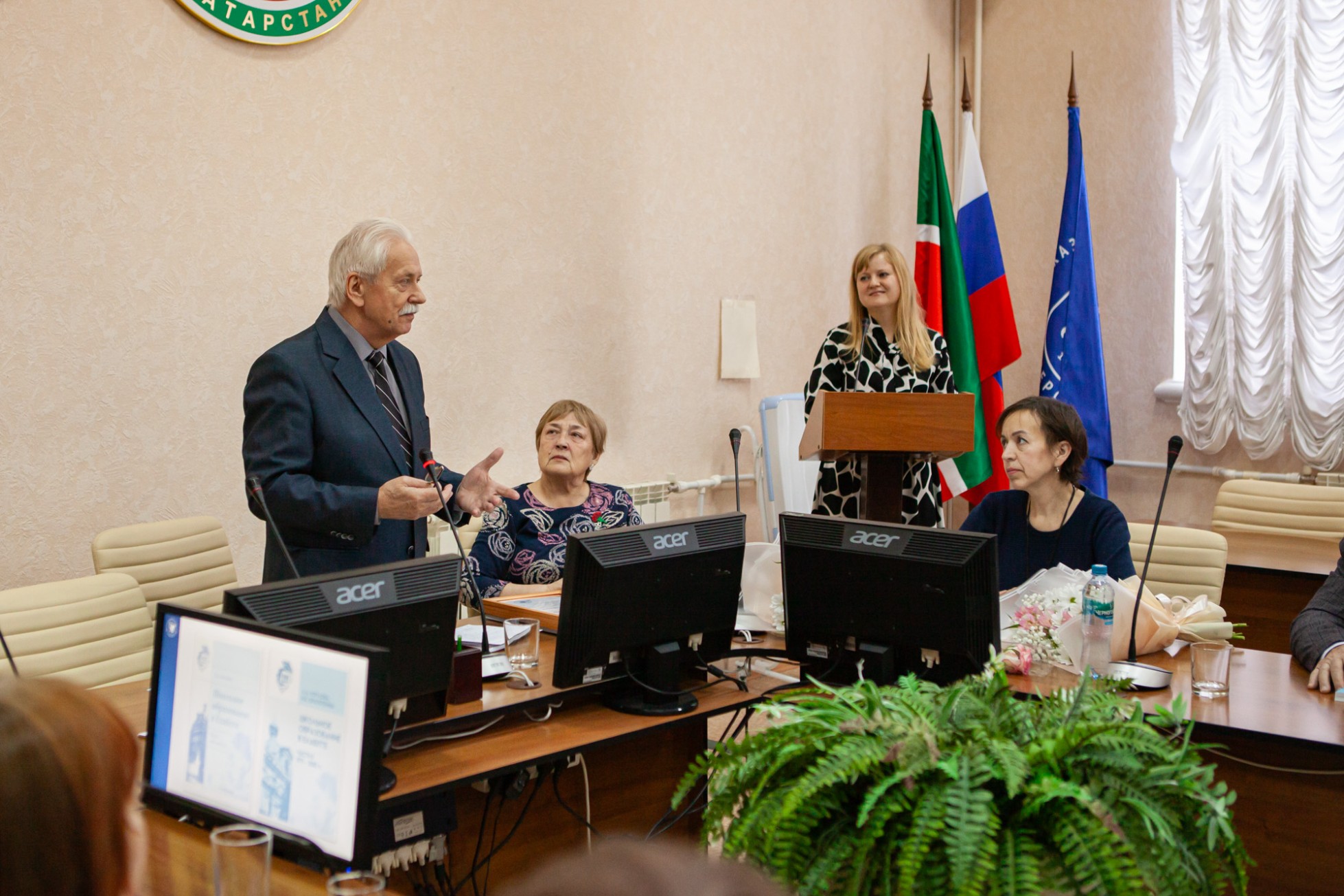 'КФУ ? школе': прошла презентация монографии о школьном образовании Елабуги 'КФУ ? школе': прошла презентация монографии о школьном образовании Елабуги