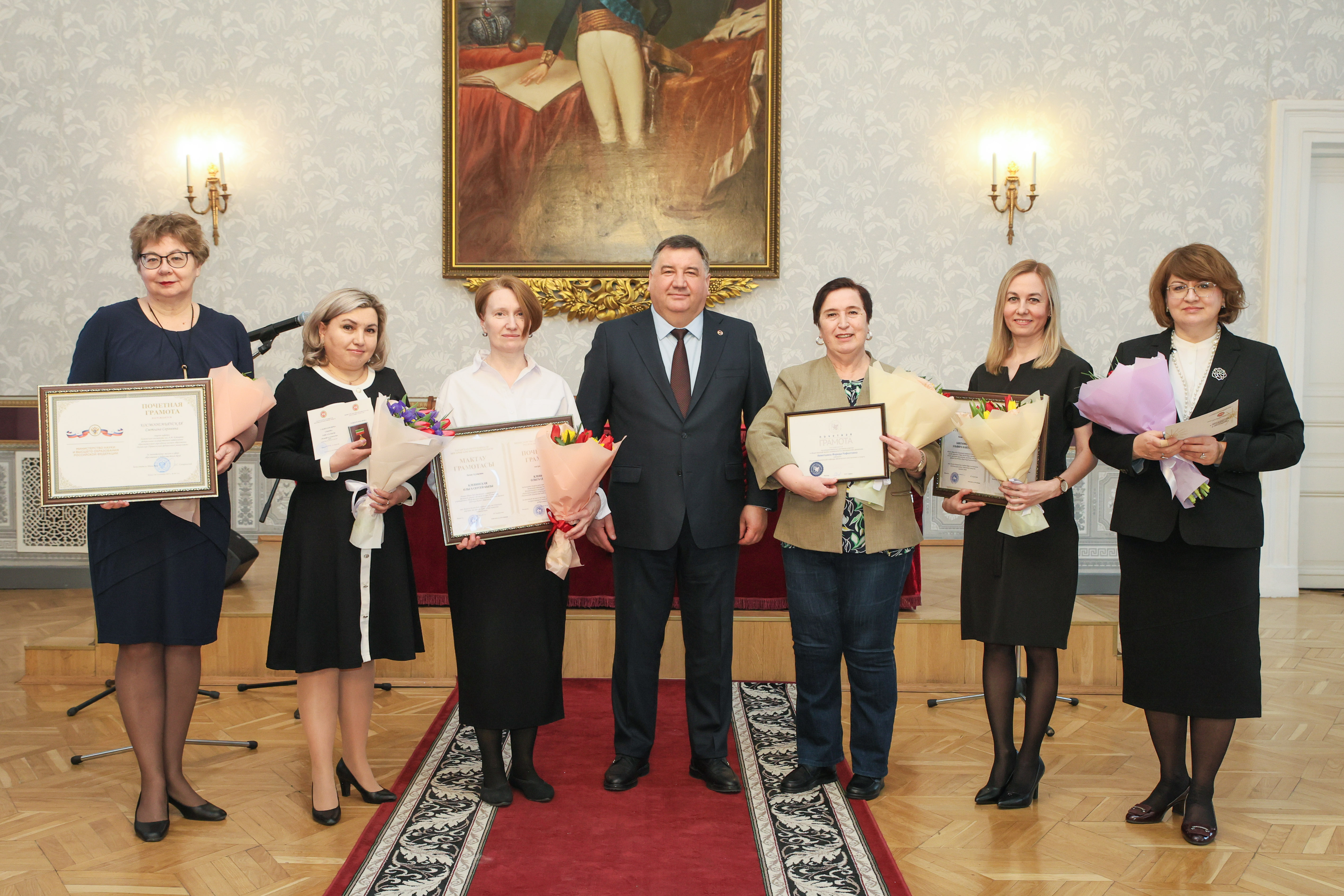 Ректор КФУ Ленар Сафин: 'Женщины приносят в этот мир гармонию, нежность, красоту и самое сильное, чистое, бескорыстное чувство ? безусловную материнскую любовь' Ректор КФУ Ленар Сафин: 'Женщины приносят в этот мир гармонию, нежность, красоту и самое сильное, чистое, бескорыстное чувство ? безусловную материнскую любовь'