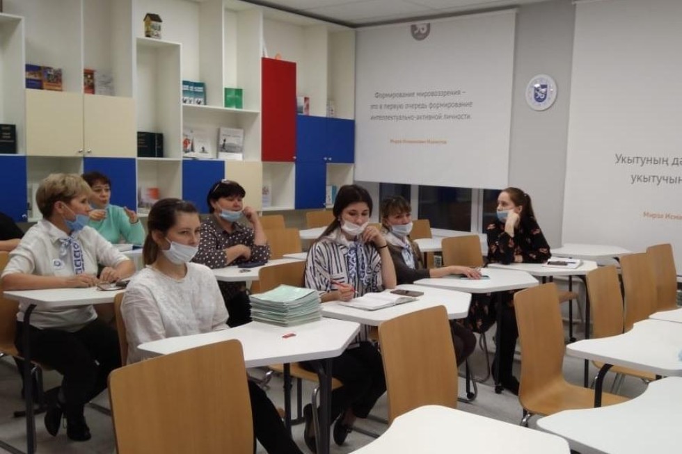 Стратегию развития начального звена обсудили в 'Университетской' школе Стратегию развития начального звена обсудили в 'Университетской' школе