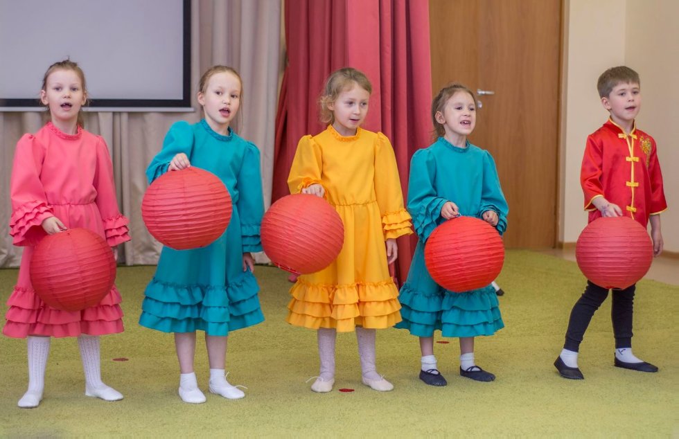 Здесь приобретают знания дети 21 века Здесь приобретают знания дети 21 века