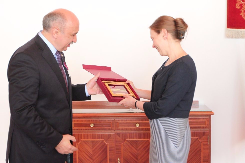 Rector Ilshat Gafurov Receives Polish Cross of Merit from Ambassador Katarzyna Pelczynska-Nalecz