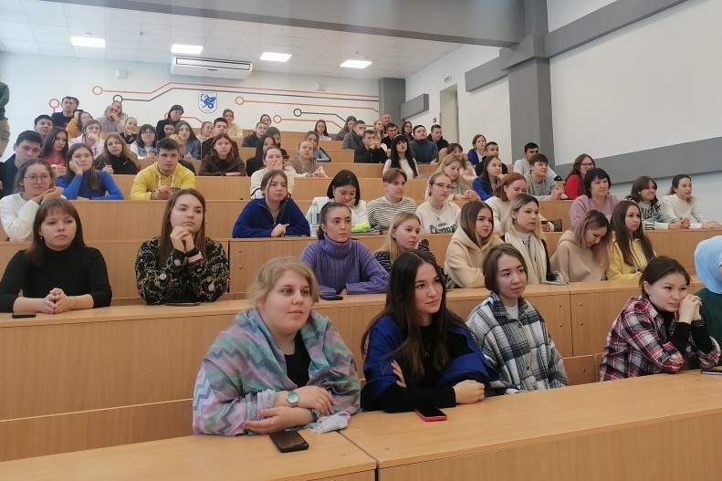 Встреча с представителями МВД состоялась в Елабужском институте КФУ Встреча с представителями МВД состоялась в Елабужском институте КФУ