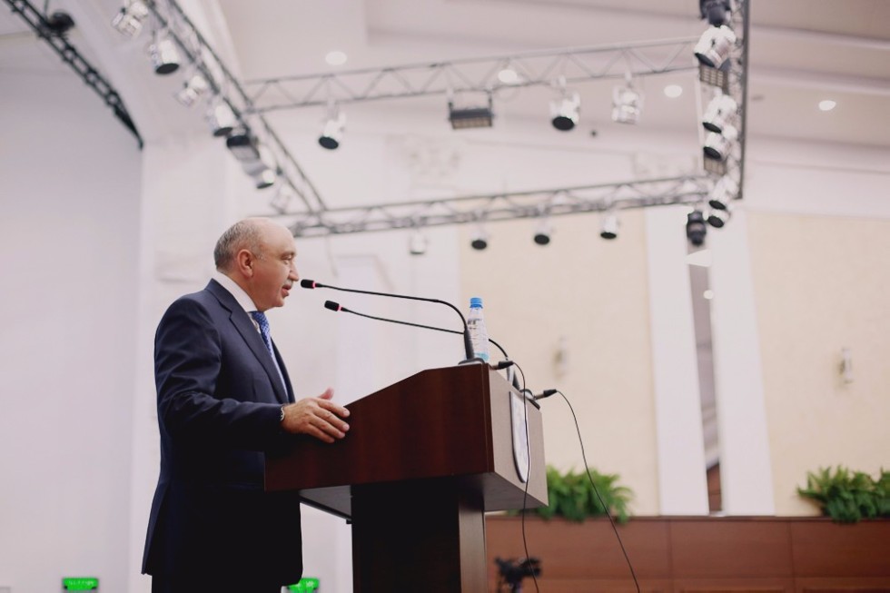 Best Alumni of 2017 Received Diplomas