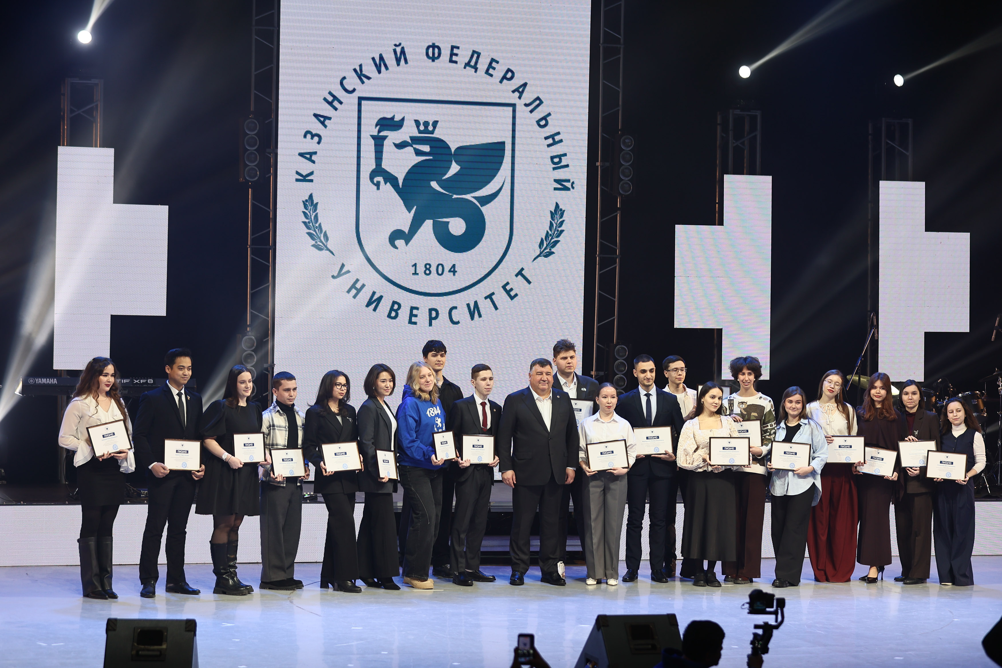 Студент ИТИС был отмечен благодарственным письмом ректора КФУ Студент ИТИС был отмечен благодарственным письмом ректора КФУ