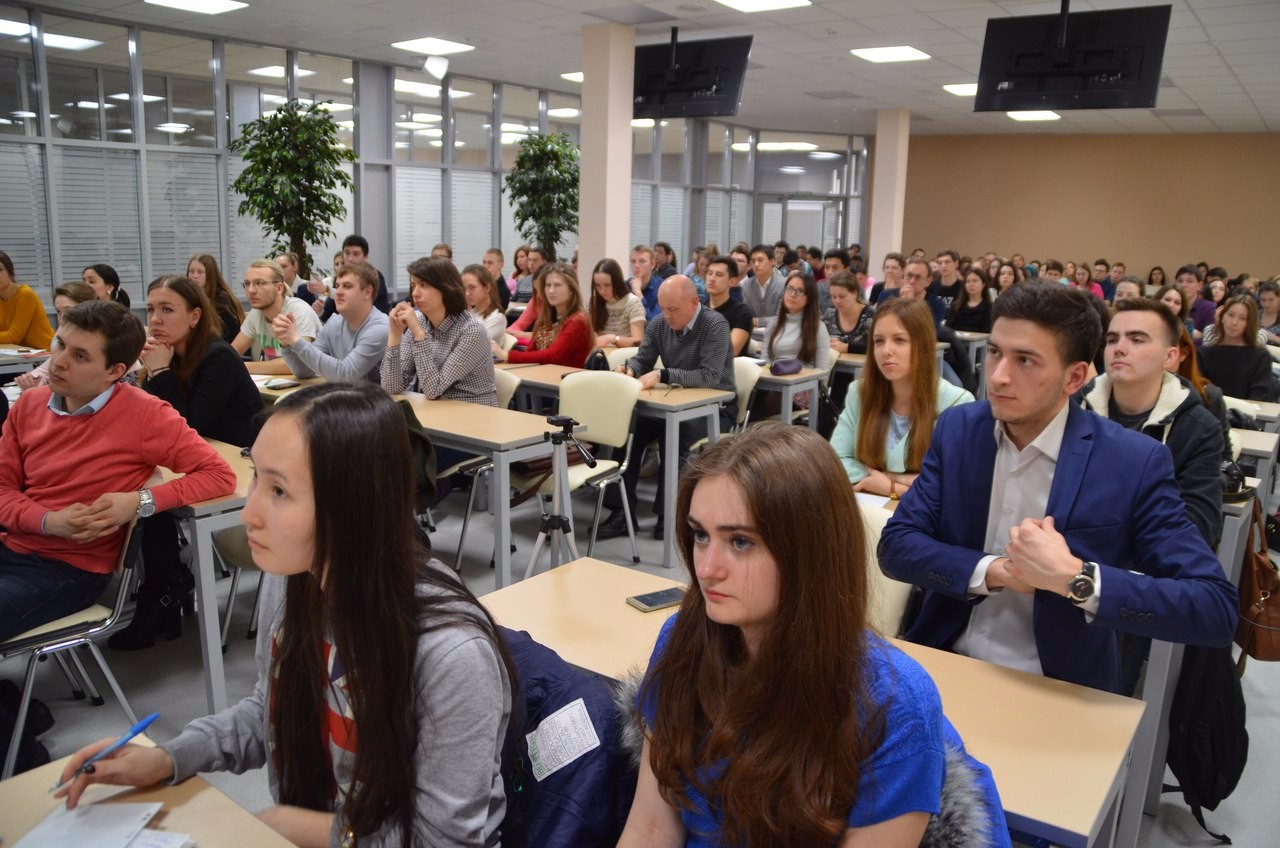 3 марта 2016 года в Центре Магистратуры Института управления, экономики и финансов КФУ прошла открытая лекция профессора Коха Игоря Анатольевича и профессора Галлямовой Динары Хамитовны, посвященная перспективам развития мировой экономики. 3 марта 2016 года в Центре Магистратуры Института управления, экономики и финансов КФУ прошла открытая лекция профессора Коха Игоря Анатольевича и профессора Галлямовой Динары Хамитовны, посвященная перспективам развития мировой экономики.