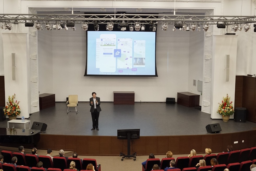 Профессор Стэнфордского университета рассказал в КФУ о глобальных инновационных трендах 2019 года Профессор Стэнфордского университета рассказал в КФУ о глобальных инновационных трендах 2019 года