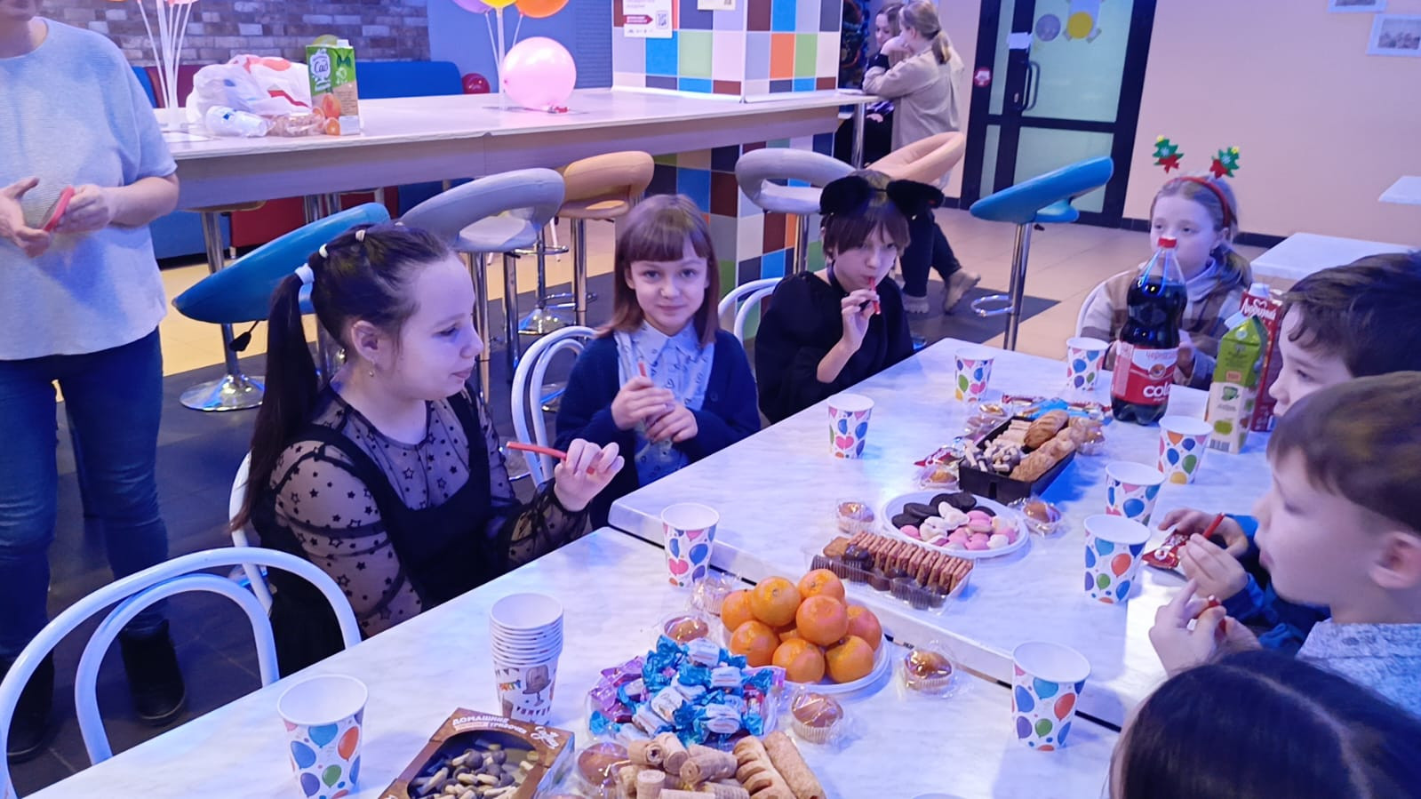 В детском театре 'Радуга' прошел новогодний праздник В детском театре 'Радуга' прошел новогодний праздник