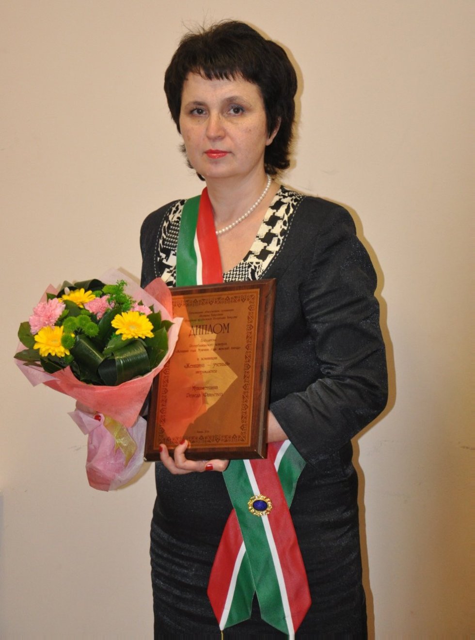 Professor of KFU, Ms. Rezeda Mukhametshina, Won the Republican Contest 'Woman of the Year 2013'