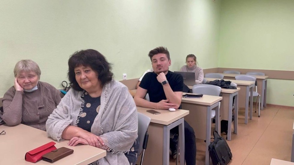 Октябрьское заседание студенческого научного кружка кафедры территориальной экономики Октябрьское заседание студенческого научного кружка кафедры территориальной экономики