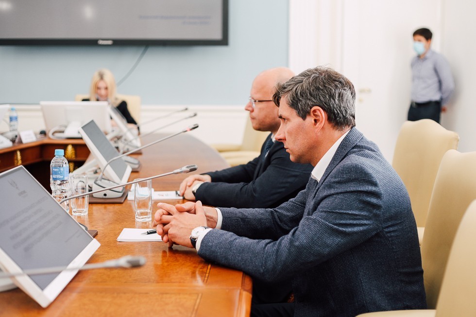 ����������