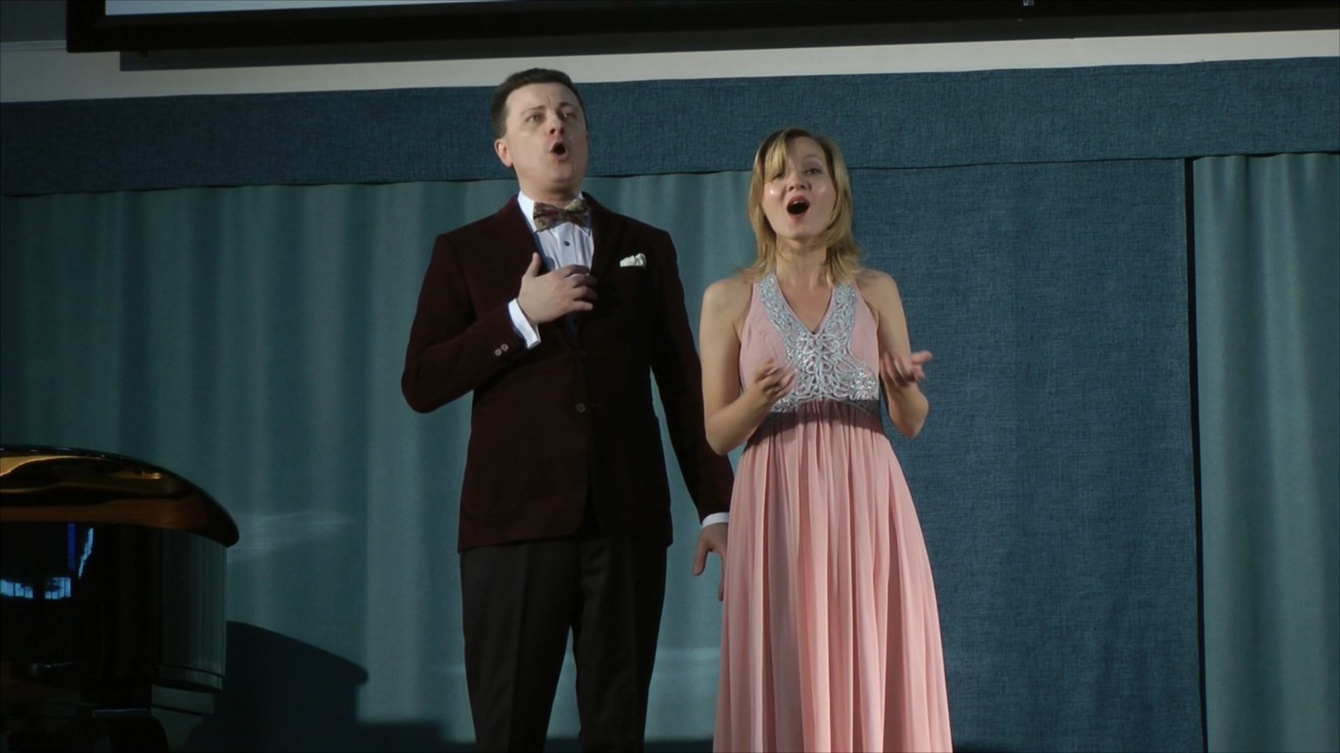 'Идёт направо - песнь заводит, налево - сказку говорит...' 'Идёт направо - песнь заводит, налево - сказку говорит...'