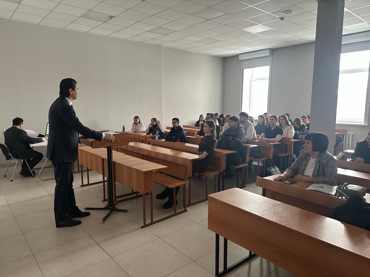 Абдулганиев Ф.С. обсудил со студентами КФУ актуальные вопросы защиты прав предпринимателей в Татарстане Абдулганиев Ф.С. обсудил со студентами КФУ актуальные вопросы защиты прав предпринимателей в Татарстане