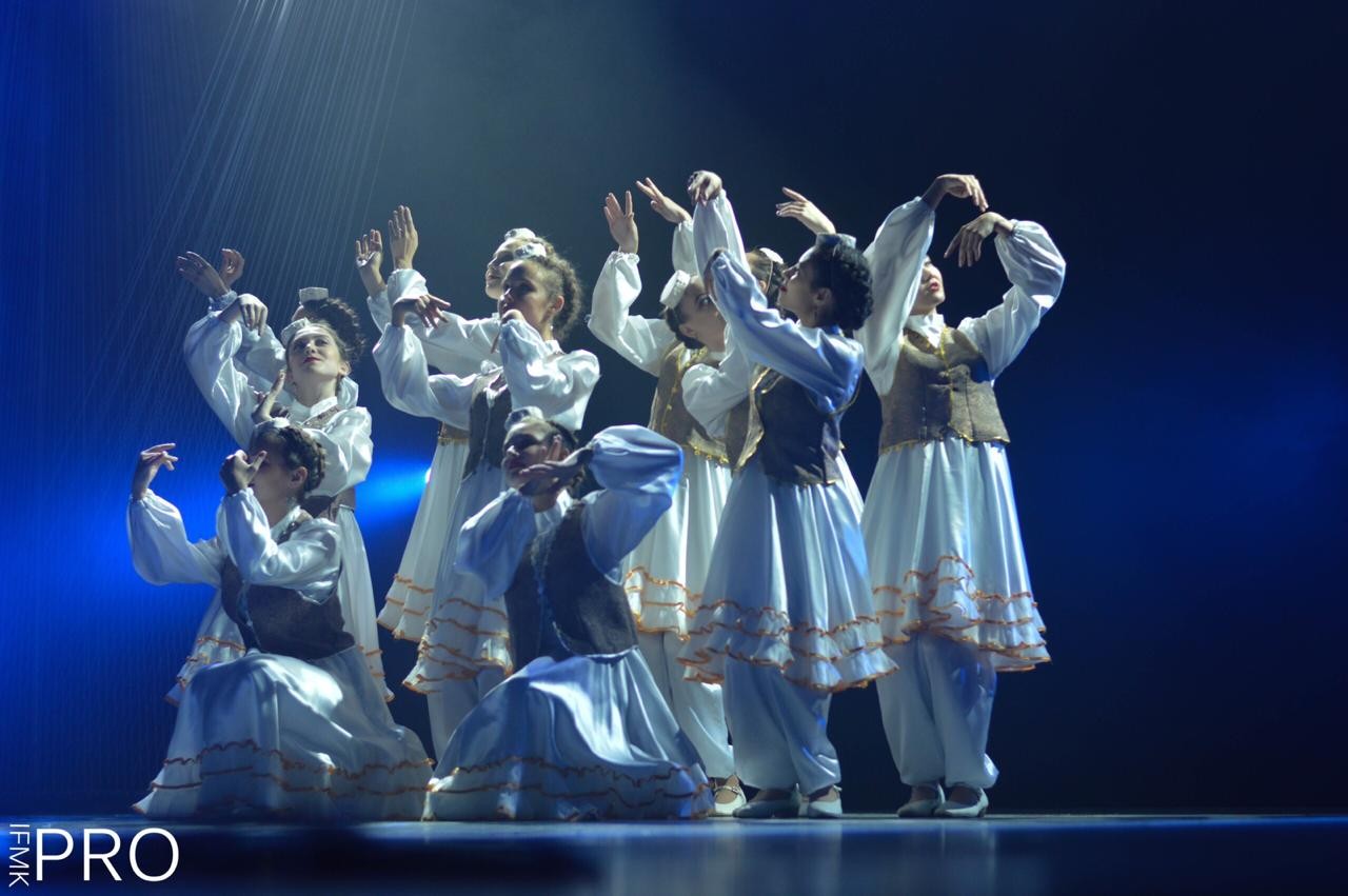 Танцевальный коллектив 'Яшьлек' Танцевальный коллектив 'Яшьлек'