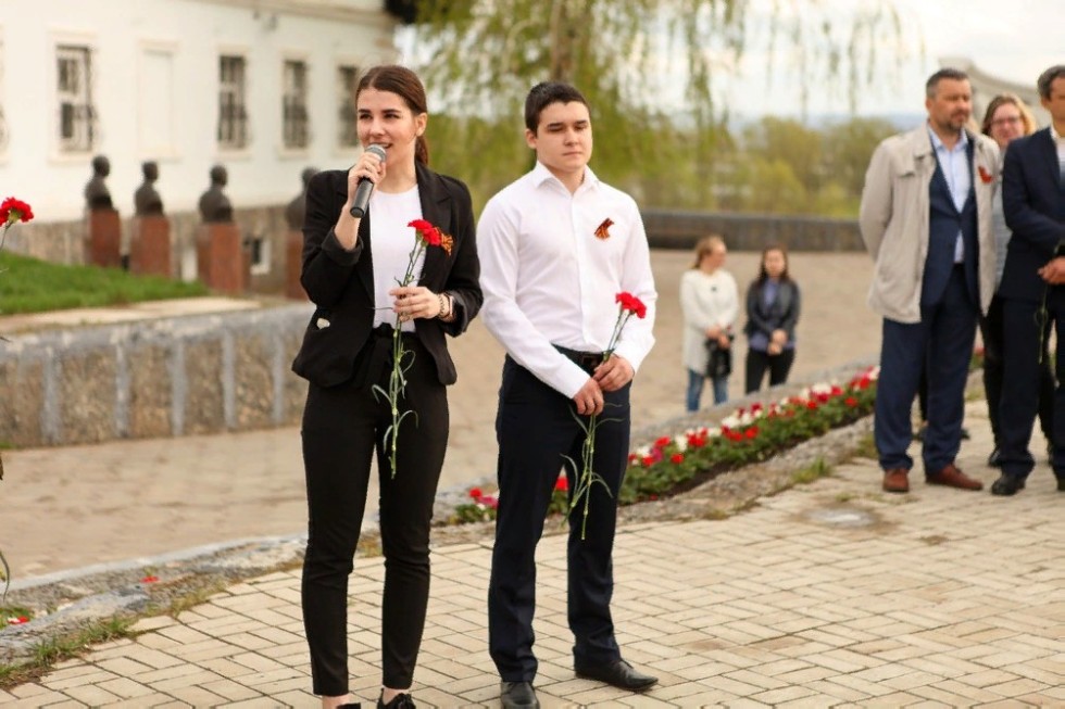 'Поклонимся великим тем годам': День Победы встретили в Елабужском институте КФУ 'Поклонимся великим тем годам': День Победы встретили в Елабужском институте КФУ