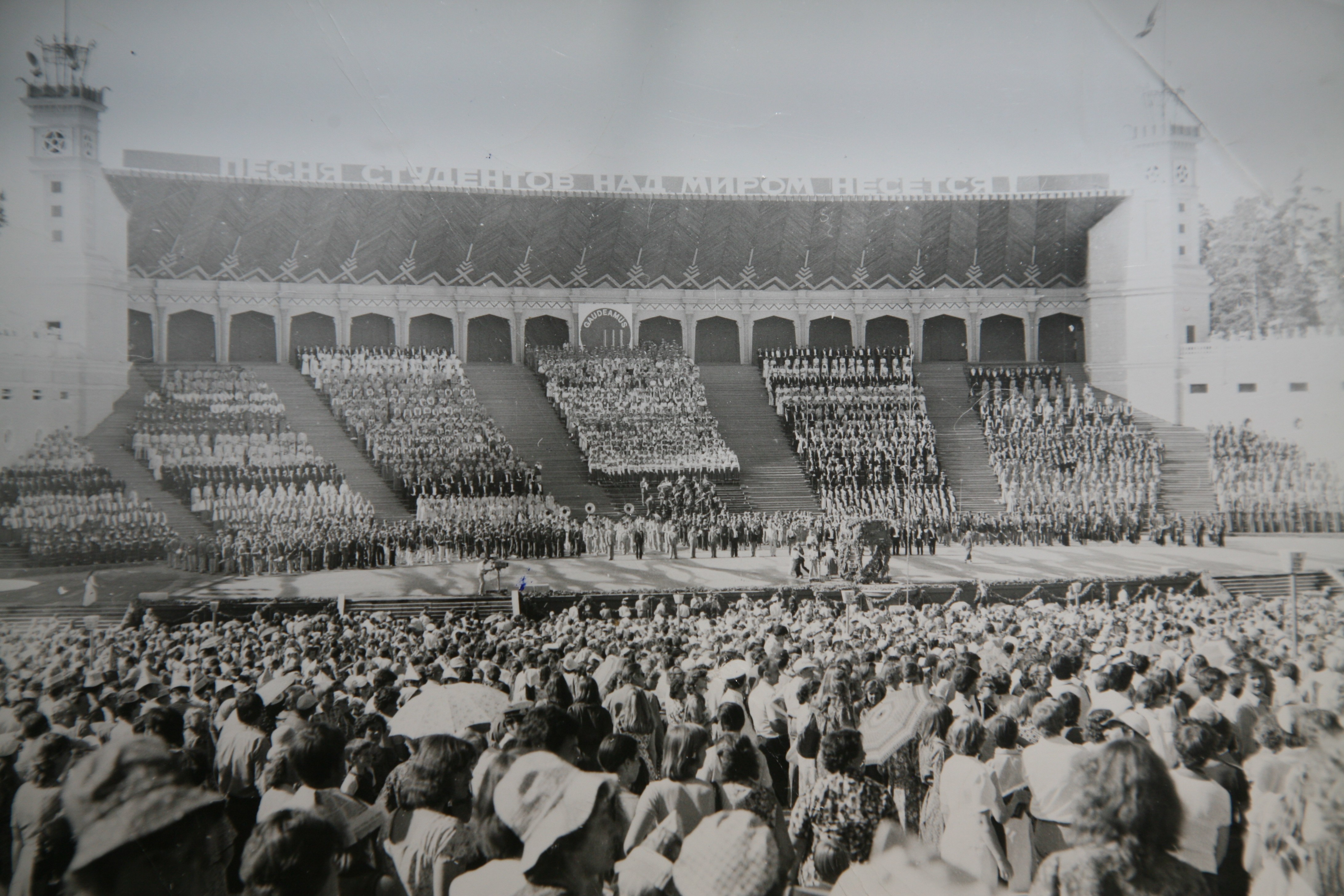 � �������