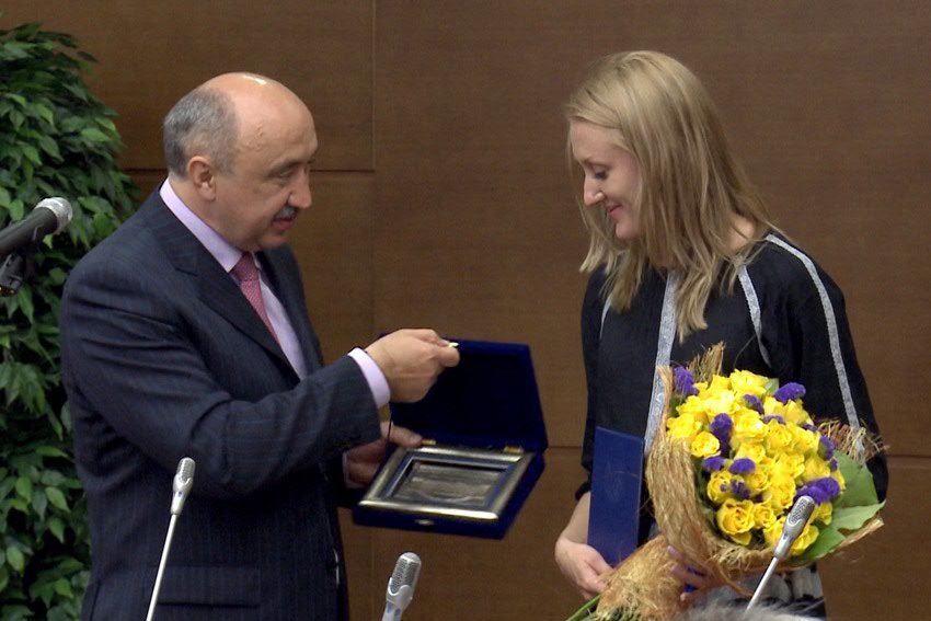 чемпионы чемпионы