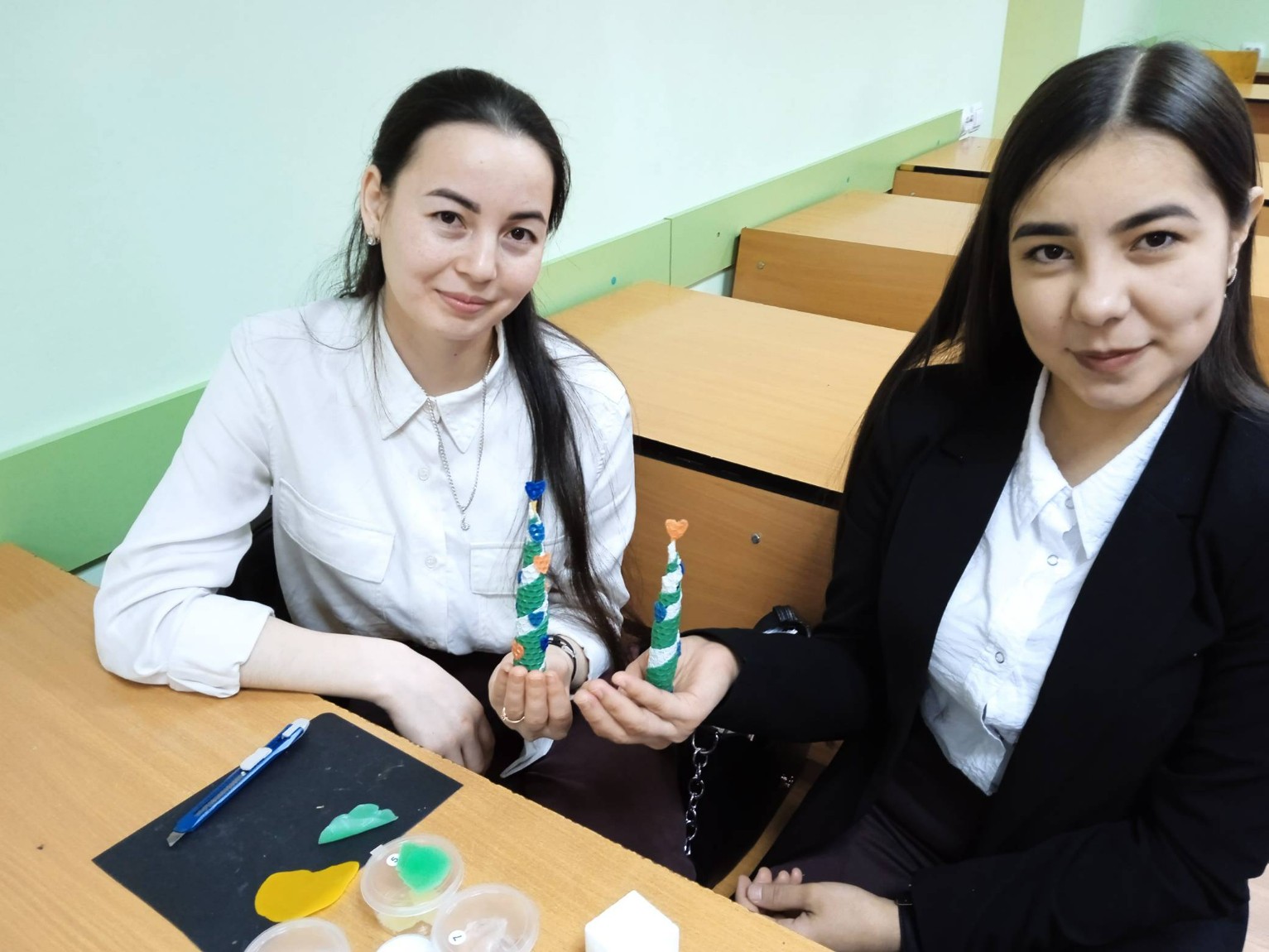 Студенты провели мастер-классы по изготовлению свечей из вощины Студенты провели мастер-классы по изготовлению свечей из вощины