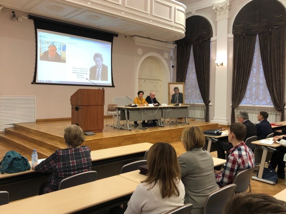 ���� � �����