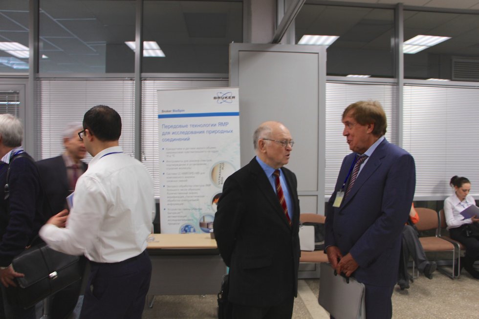 VI Всероссийская конференция 'Новые достижения ЯМР в структурных исследованиях' VI Всероссийская конференция 'Новые достижения ЯМР в структурных исследованиях'