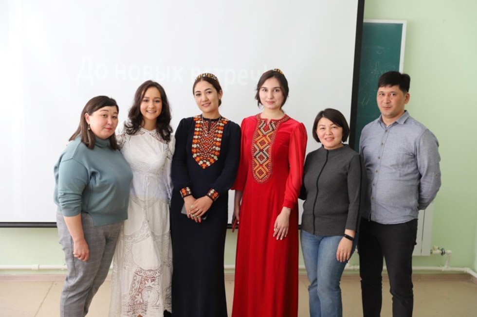 Учебно-воспитательное мероприятие 'Многоязычная лира' Учебно-воспитательное мероприятие 'Многоязычная лира'