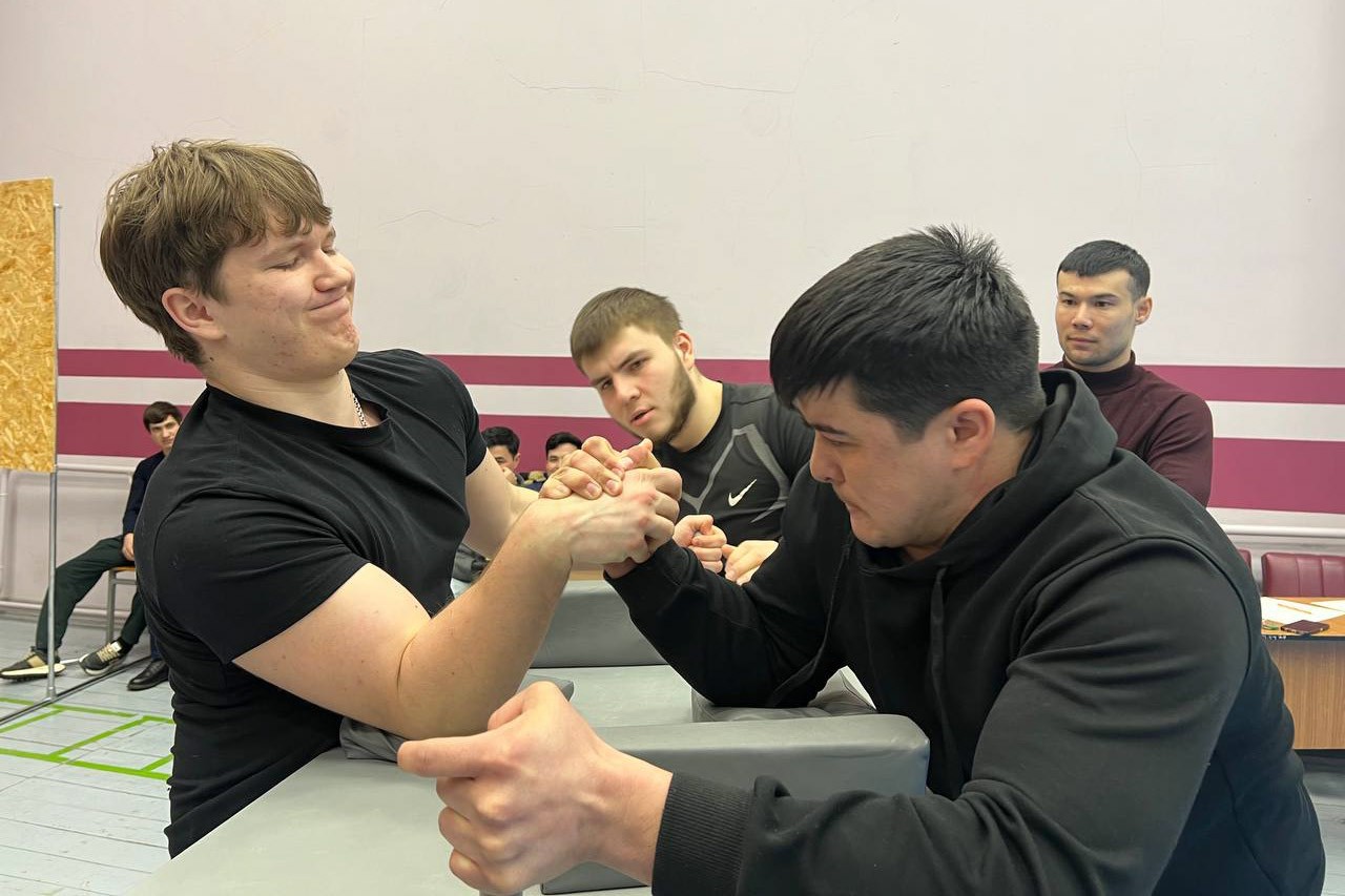 В Елабужском институте КФУ определили лучших армрестлеров В Елабужском институте КФУ определили лучших армрестлеров