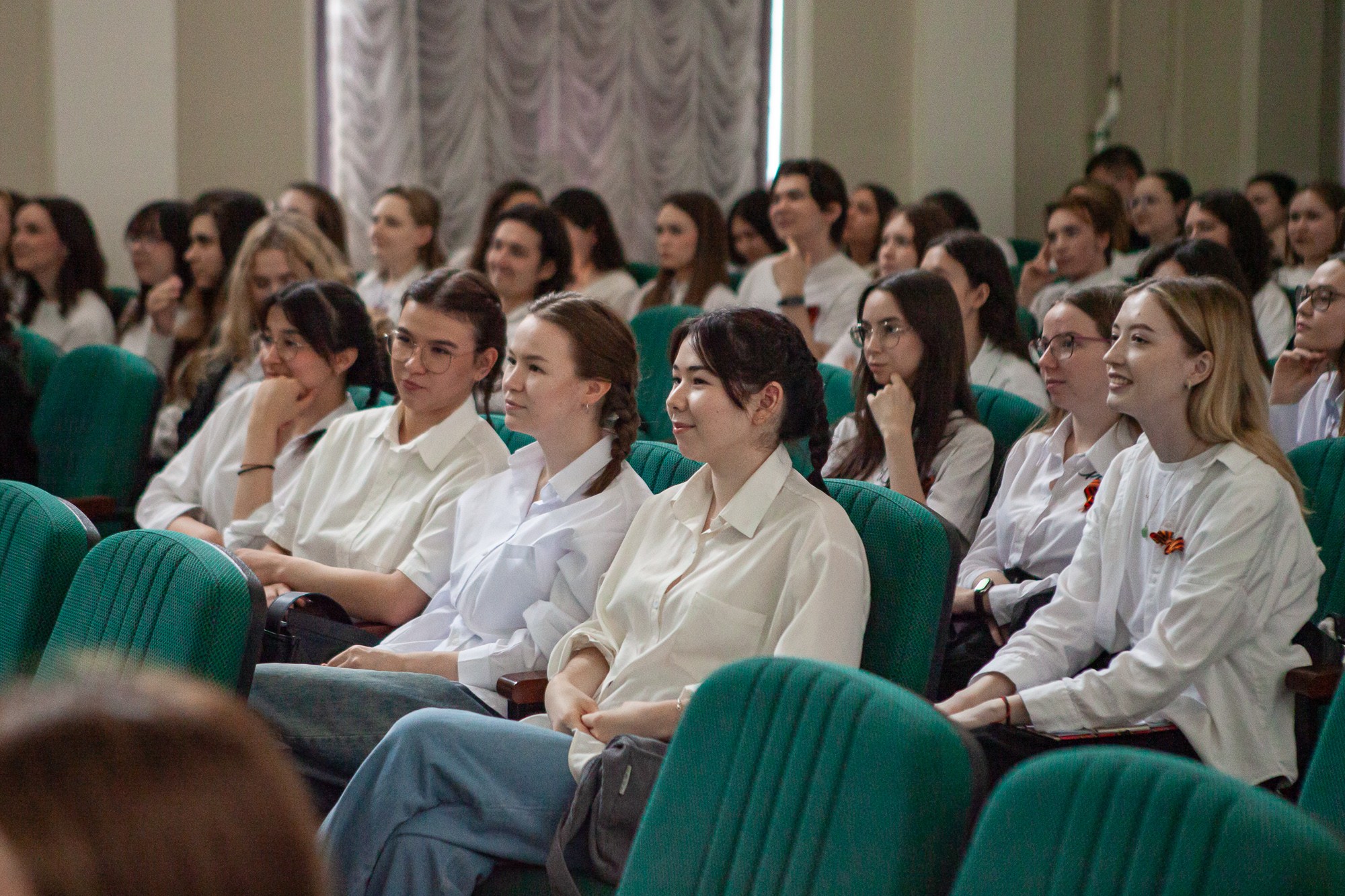 Состоялся конкурс 'Песни, вдохновляющие на подвиг' среди студентов отделения иностранных языков Состоялся конкурс 'Песни, вдохновляющие на подвиг' среди студентов отделения иностранных языков