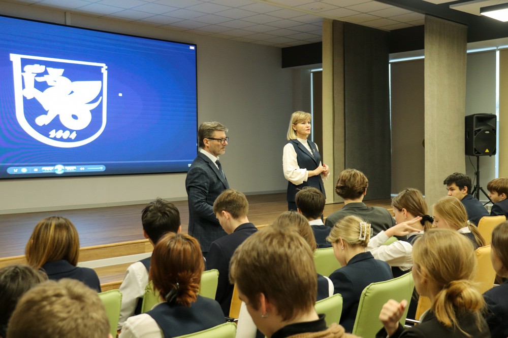 Профориентационный десант Елабужского института с энтузиазмом начал свою работу, открывая двери в мир будущего для школьников! Профориентационный десант Елабужского института с энтузиазмом начал свою работу, открывая двери в мир будущего для школьников!