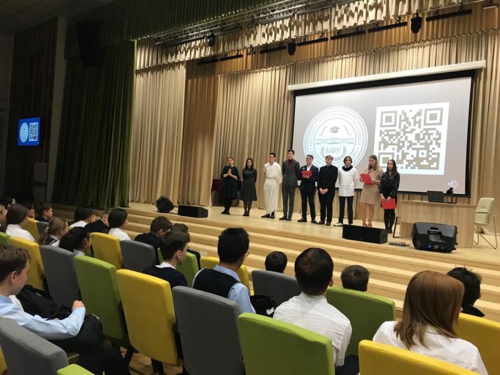 Можно ли встретить Евклида, Николая Ивановича Лобачевского и Бернхарда Римана на одной сцене? Можно ли встретить Евклида, Николая Ивановича Лобачевского и Бернхарда Римана на одной сцене?