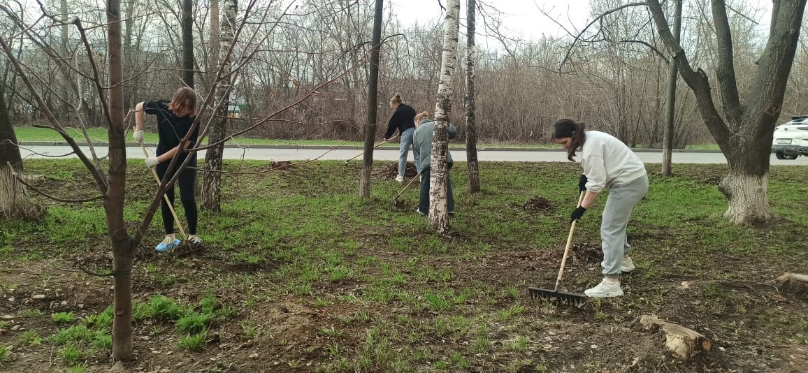 20 апреля прошел субботник на территории общежитий КФУ 20 апреля прошел субботник на территории общежитий КФУ